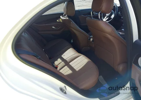 2020 Mercedes-Benz E 350 z USA, uszkodzony, nr VIN WDDZF8DB4LA742910